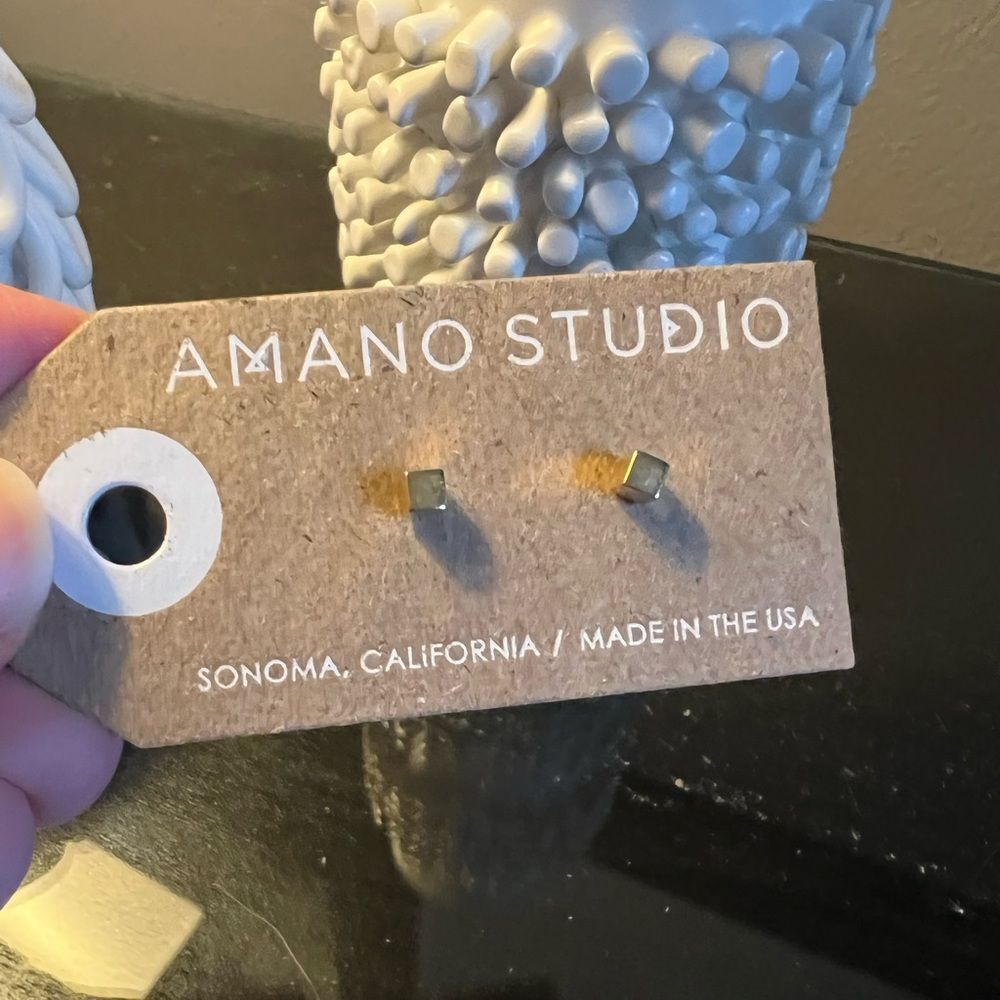 Minimalist Gold Cube Earrings